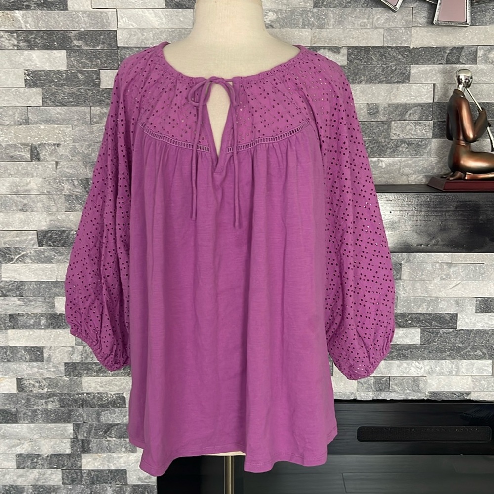 Lane Bryant 22/24 women’s embroidered top V Neck